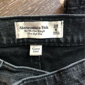 Abercrombie & Fitch High Rise 90’s Slim Straight